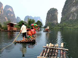 Bamboo raft cruise in Li River 