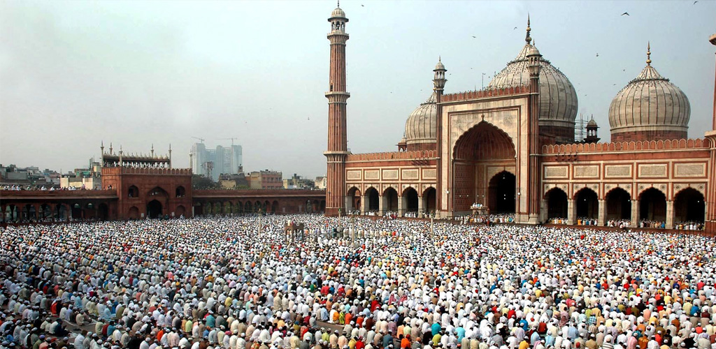Jama Masjid mosque durinig prayers, Delhi, India