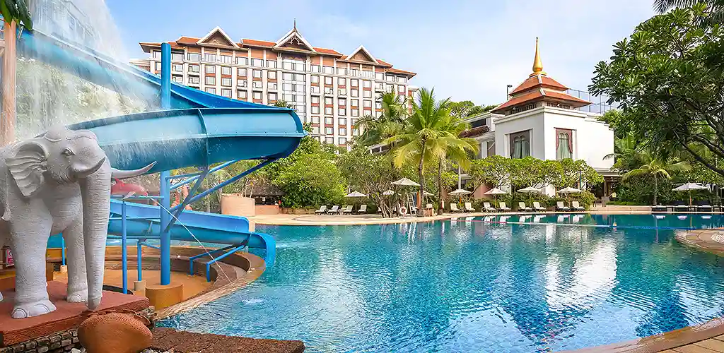 Shangri-La Chiang Mai pool area