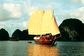 Laggon Explorer Halong Bay Tour