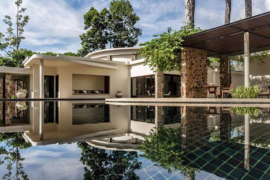 Amansara main pool - Luxury hotels in Cambodia