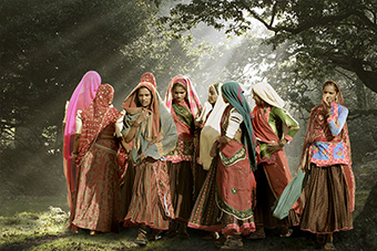 Indian women in Saris 