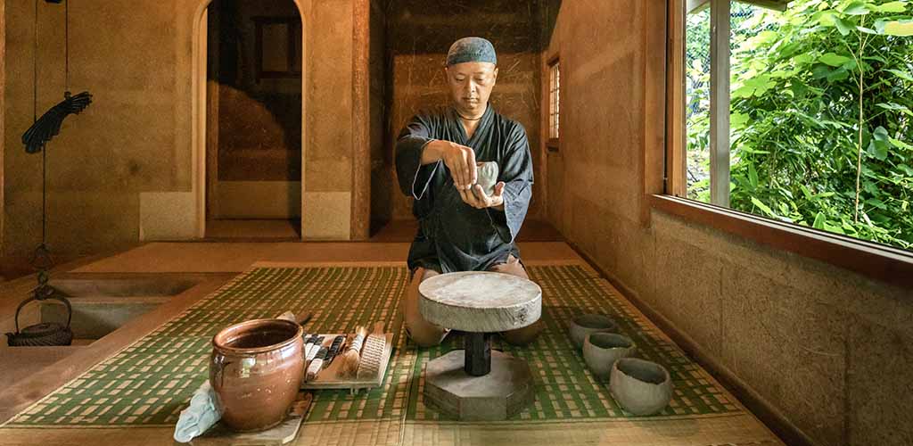 Master Potterer at work in Ishikawa studio, Japan.jpg