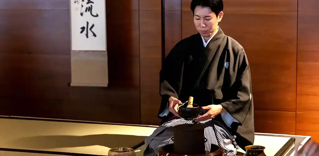 Tea Master Yoshitsugu Nagano preparing matcha