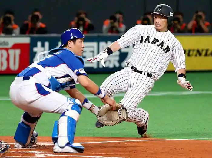 Tokyo Giants player sliding home