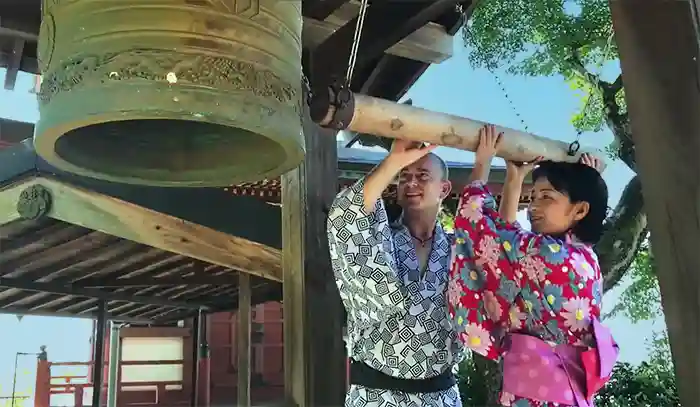 Honeymoon couple ringing tradtional bell in Kyoto