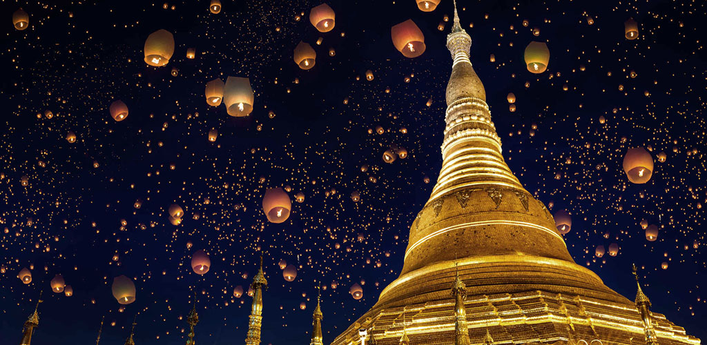 Myanmar Festival of Lights fire kites at Shwedagon Pagoda