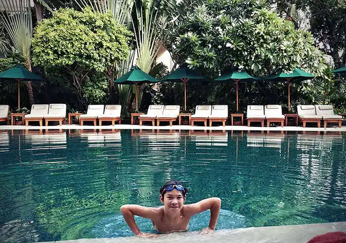Alesso swimming in pool of the Mandarin Oriental, Bangkok