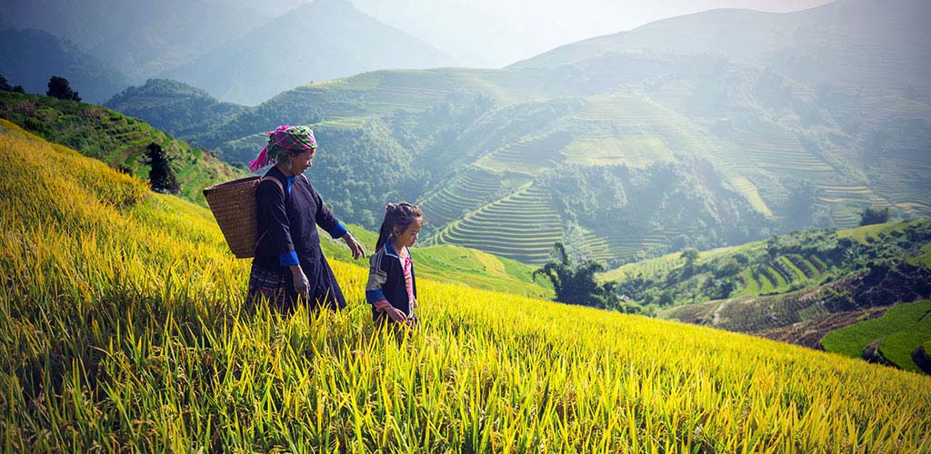 Hmong woman with daughter in Sapa, Vietnam