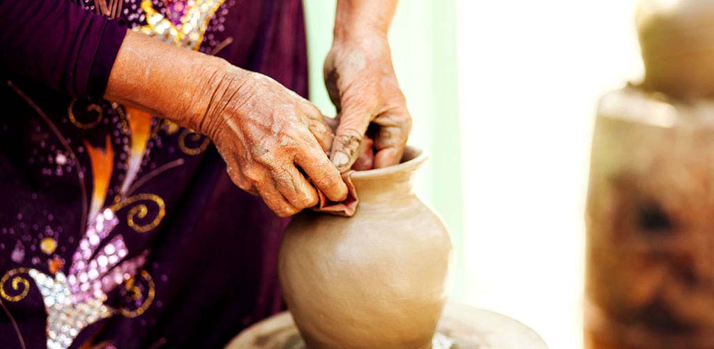 Vietnamese pottery maker