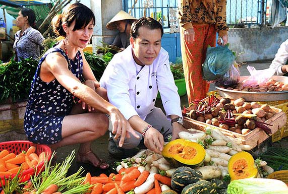 Cooking tour of Vietnam shopping markets