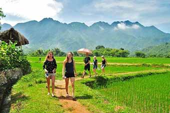 Family trekking tour in Mau Chau, Vietnam