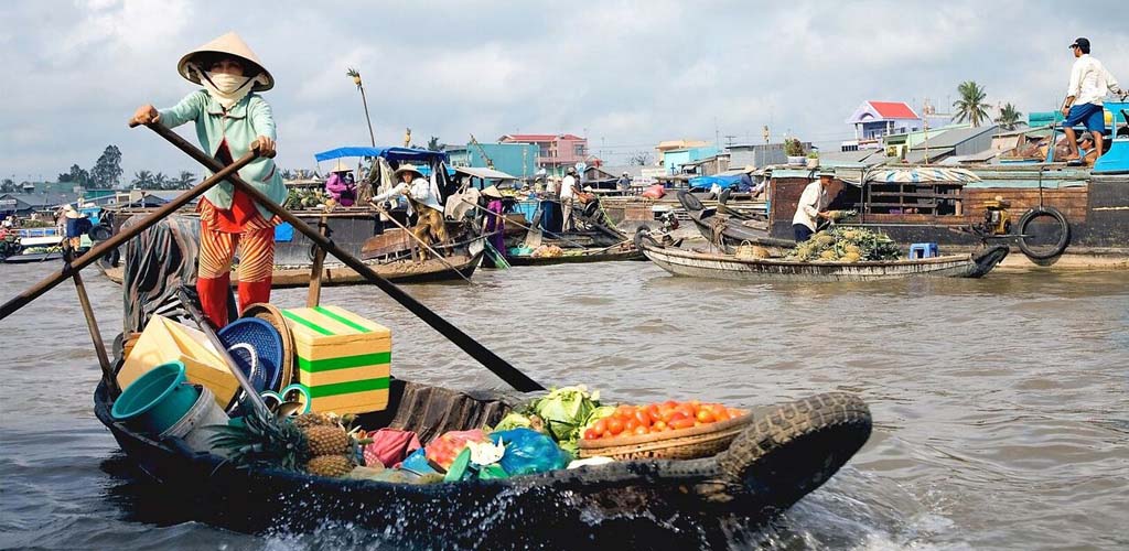  Mekong Delta floating market