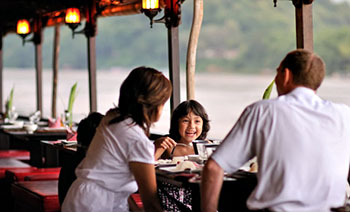 Family dinner cruise in Luang Prabang