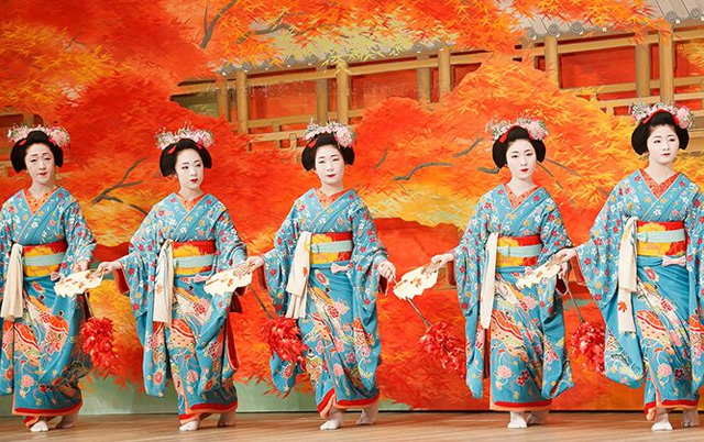 traditional geisha dance in japan