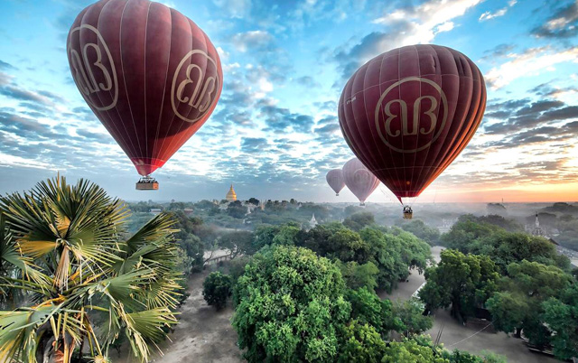 Hot air balloon in Bagan